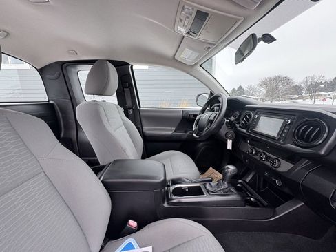 Used 2016 Toyota Tacoma SR image 14