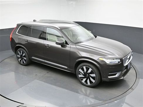 Used 2024 Volvo XC90 T8 Ultimate w/ Lounge Package image 46