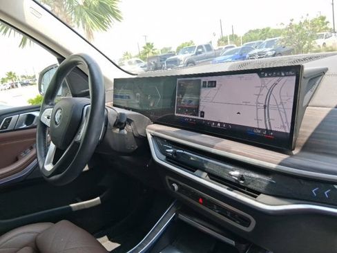 Used 2024 BMW X7 xDrive40i w/ Premium Package AWD/4WD image 11