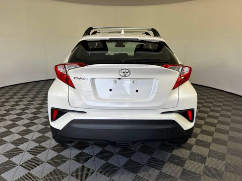 Used 2021 Toyota C-HR XLE FWD image 6