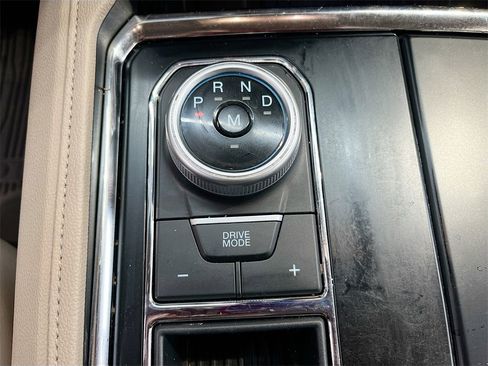 Used 2024 Ford Expedition XLT image 17