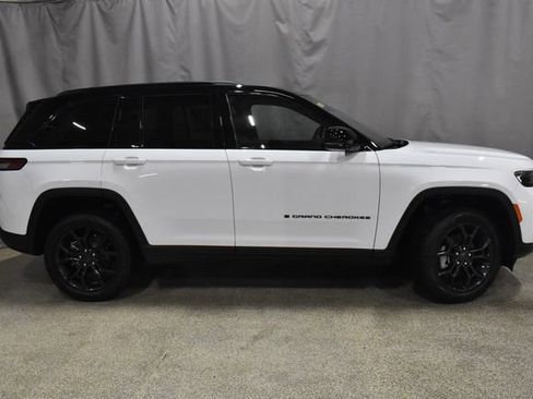 New 2025 Jeep Grand Cherokee Limited image 3