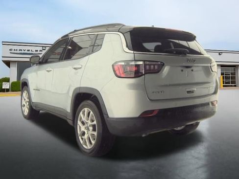 Used 2025 Jeep Compass Limited image 4