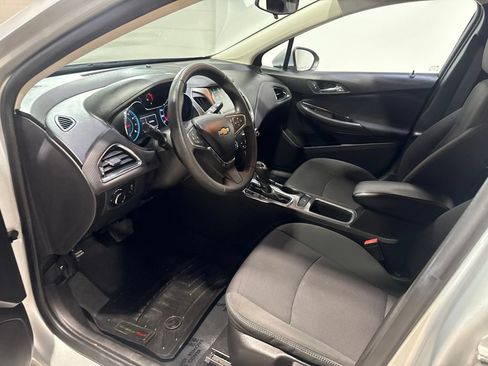 Used 2017 Chevrolet Cruze LT FWD image 23