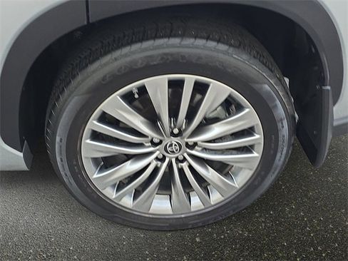 Used 2022 Toyota Highlander Platinum image 36