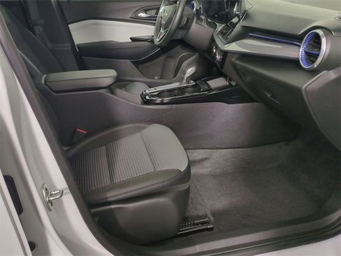 Certified 2025 Chevrolet Trax LT w/ Driver Confidence Package image 25