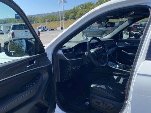 New 2025 Jeep Grand Cherokee L Limited w/ Luxury Tech Group II image 14