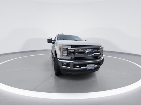 Used 2019 Ford F250 Lariat w/ Lariat Ultimate Package image 3