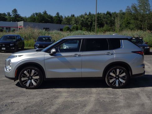 Used 2025 Mitsubishi Outlander SE AWD/4WD image 5