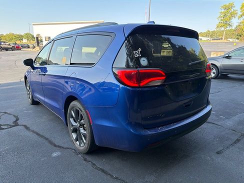Used 2019 Chrysler Pacifica Touring-L Plus w/ S Appearance Package FWD image 8