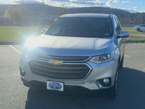 Used 2020 Chevrolet Traverse LT w/ Driver Confidence II Package AWD/4WD image 3