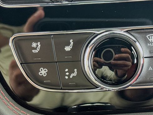 New 2025 Bentley Bentayga image 19