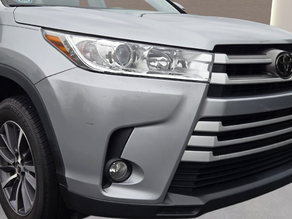 Used 2018 Toyota Highlander XLE FWD image 2