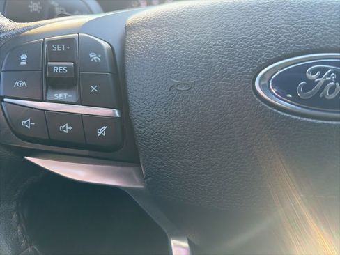 Used 2020 Ford Explorer Limited image 18