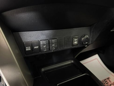 Used 2015 Toyota RAV4 Limited AWD/4WD image 22