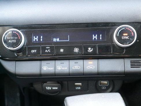 Used 2023 Hyundai Elantra SEL image 18