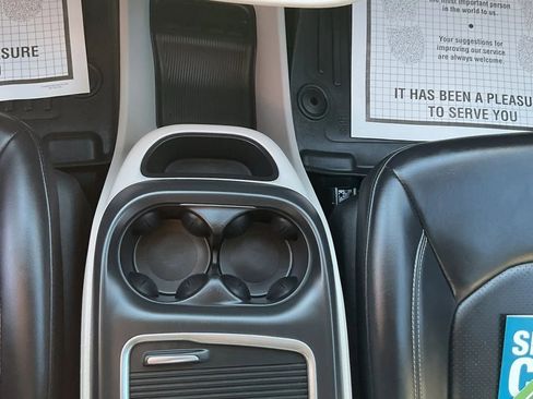 Used 2023 Chrysler Pacifica Touring-L FWD image 30