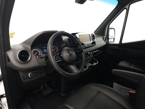 Used 2026 Mercedes-Benz Sprinter 2500 image 8