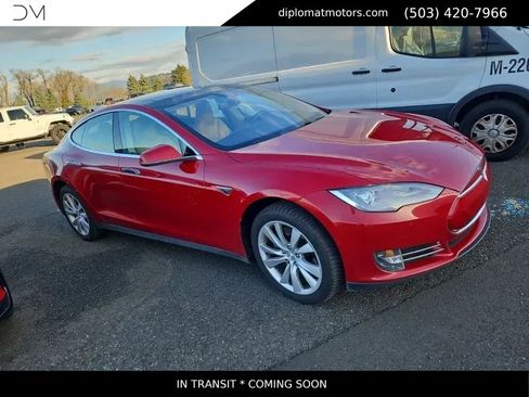 Used 2015 Tesla Model S 70D image 3