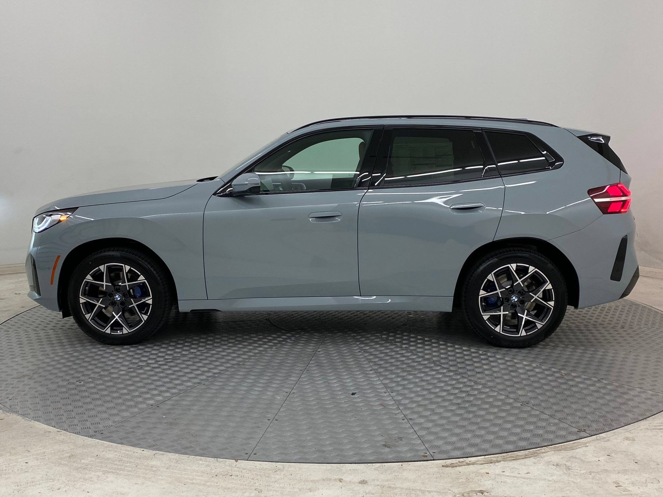 Used 2026 BMW X3 xDrive30i w/ Premium Package AWD/4WD image 2