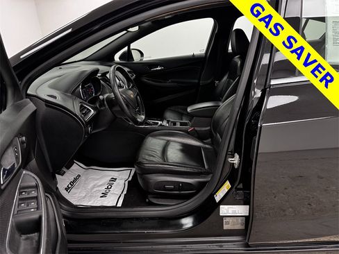 Used 2018 Chevrolet Cruze Premier image 10