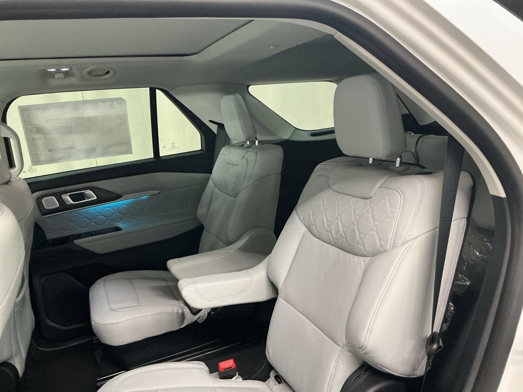 New 2026 Ford Explorer Platinum w/ LUX Leather Package AWD/4WD image 38