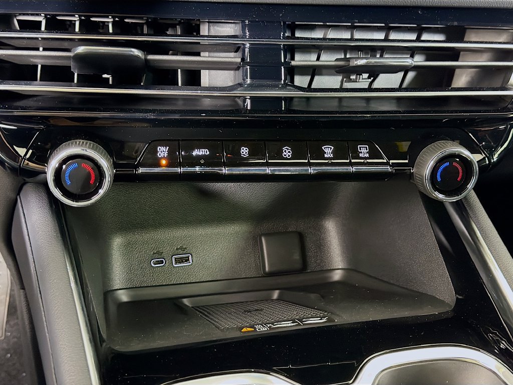 New 2026 Chevrolet Traverse RS w/ LPO, Floor Liner Package AWD/4WD image 16