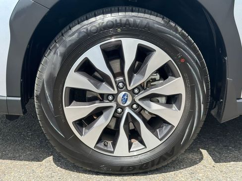 Certified 2025 Subaru Outback Limited AWD/4WD image 7