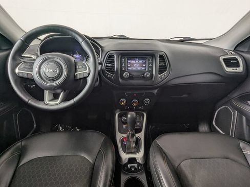 Used 2018 Jeep Compass Latitude w/ Cold Weather Group AWD/4WD image 14