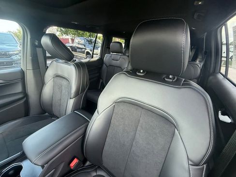 New 2025 Jeep Grand Cherokee L Altitude image 22