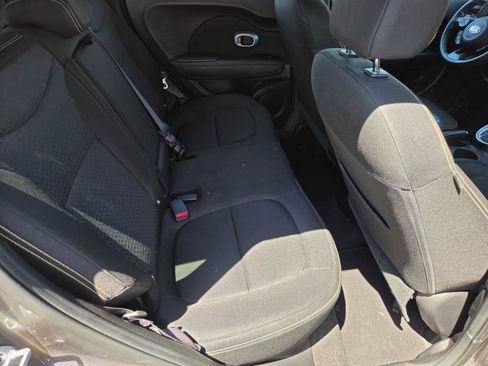 Used 2016 Kia Soul + FWD image 13