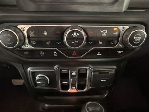 Used 2022 Jeep Wrangler Unlimited Sport AWD/4WD image 23