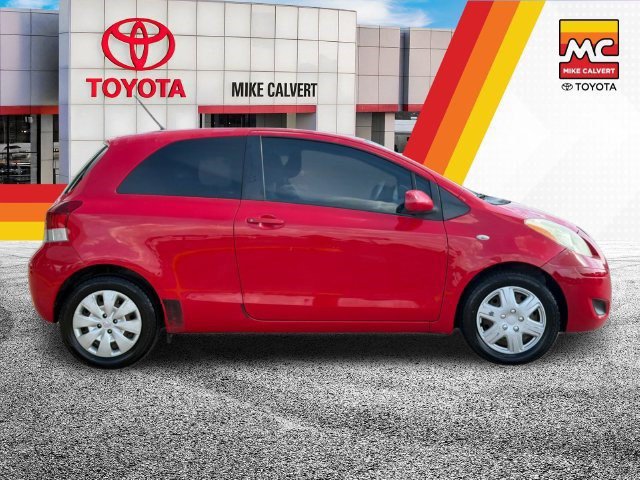 Used 2011 Toyota Yaris 2-Door Hatchback w/ Convenience Pkg FWD image 6