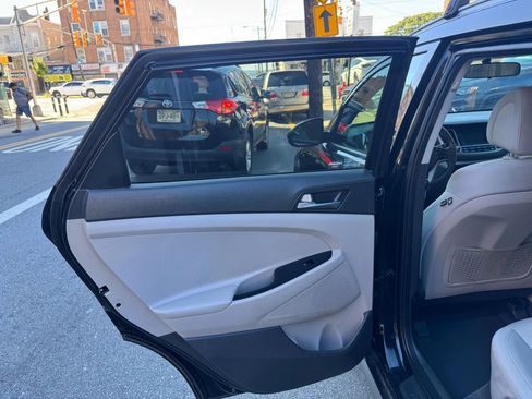 Used 2017 Hyundai Tucson SE image 16