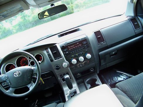 Used 2010 Toyota Tundra 4x4 Double Cab image 32