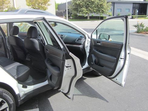 Used 2017 Subaru Outback 2.5i Limited image 14