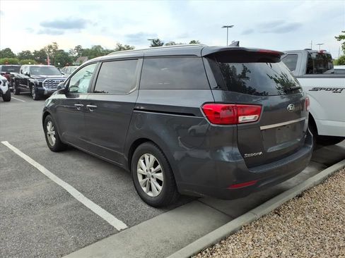 Used 2017 Kia Sedona LX w/ LX Essentials Premium Package FWD image 3