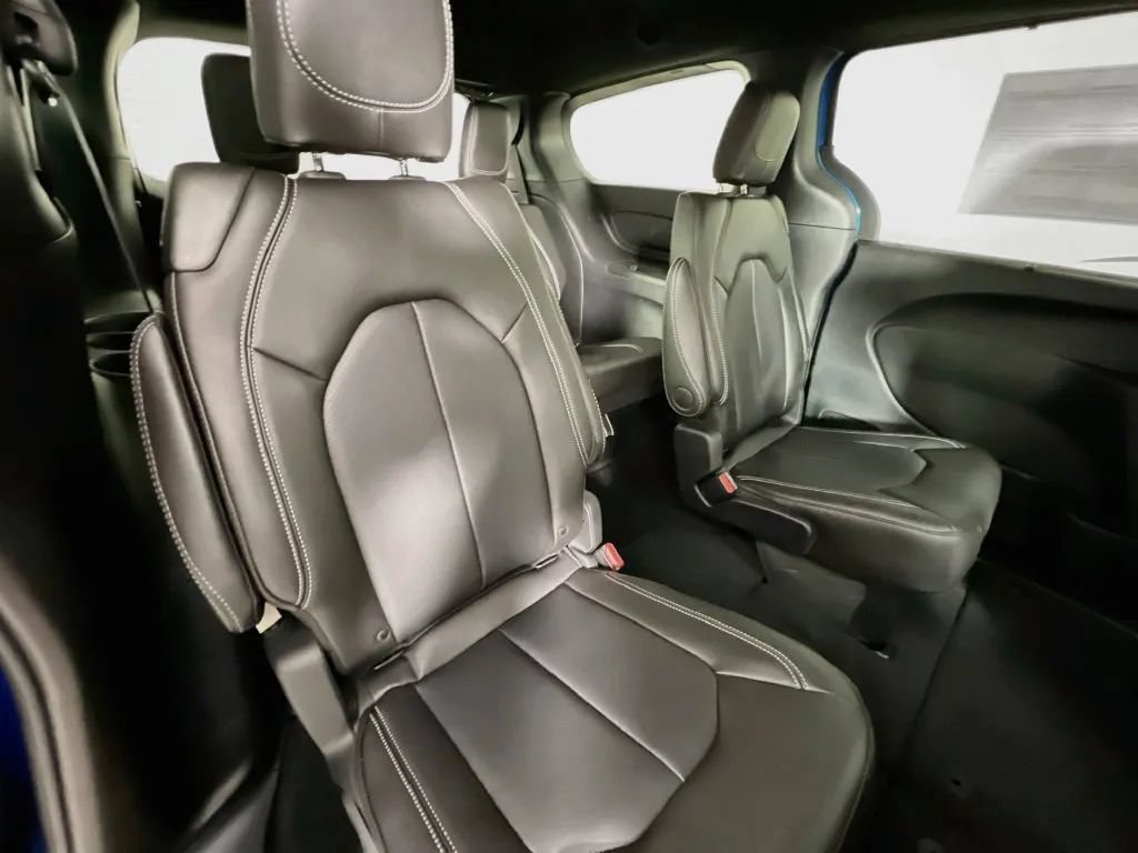 New 2027 Chrysler Pacifica Select FWD image 28