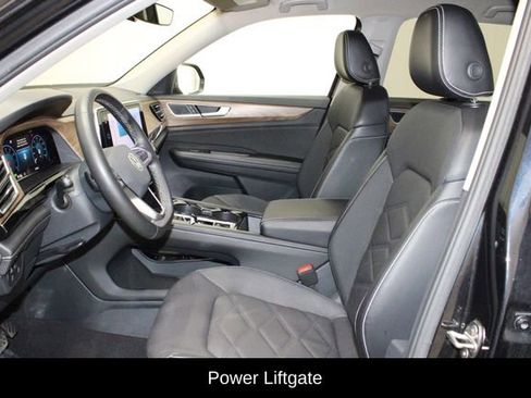 Used 2024 Volkswagen Atlas SE image 8