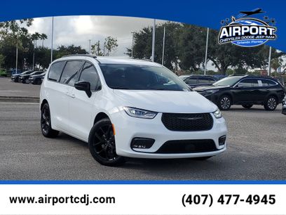 New 2026 Chrysler Pacifica Select