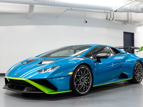 Used 2022 Lamborghini Huracan STO RWD image 3