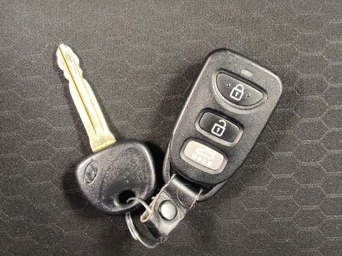 Used 2020 Hyundai Elantra SEL w/ Cargo Package (C1) FWD image 32