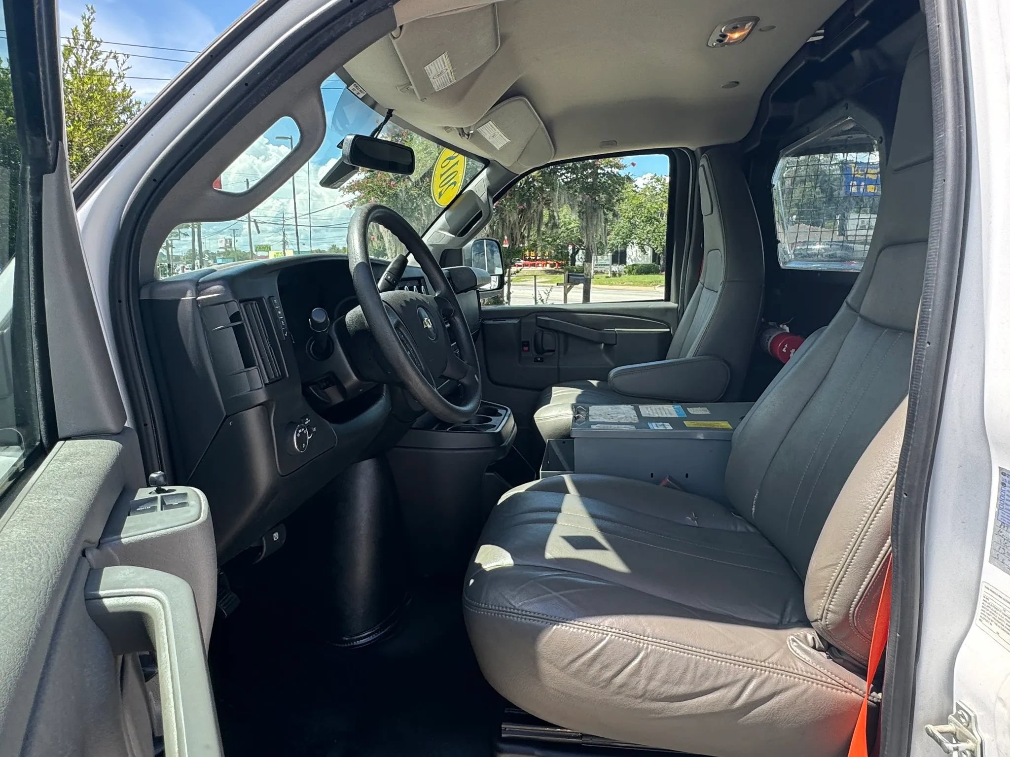 Used 2018 Chevrolet Express 2500 w/ Driver Convenience Package RWD image 20