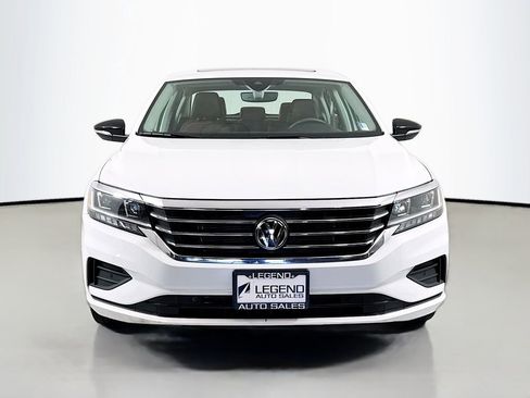 Used 2022 Volkswagen Passat 2.0T FWD image 2