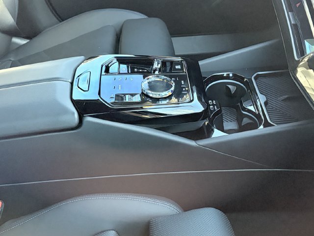 Used 2026 BMW 550e xDrive w/ Executive Package AWD/4WD image 9