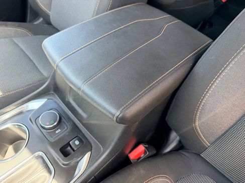 Used 2018 Chevrolet Traverse LT FWD image 23
