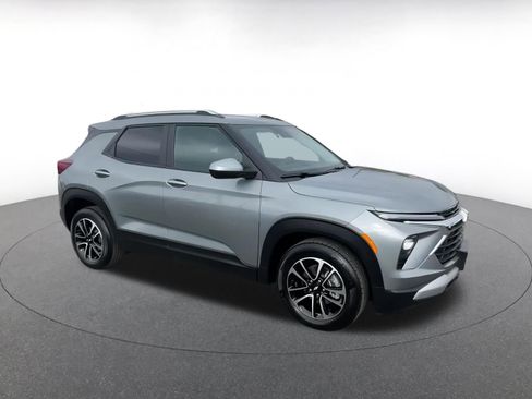 Used 2025 Chevrolet TrailBlazer LT image 2