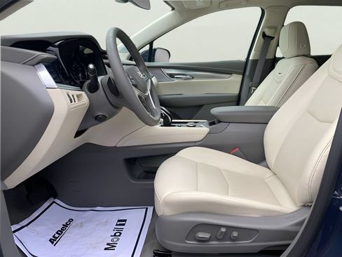 Certified 2025 Cadillac XT5 Premium Luxury AWD/4WD image 13