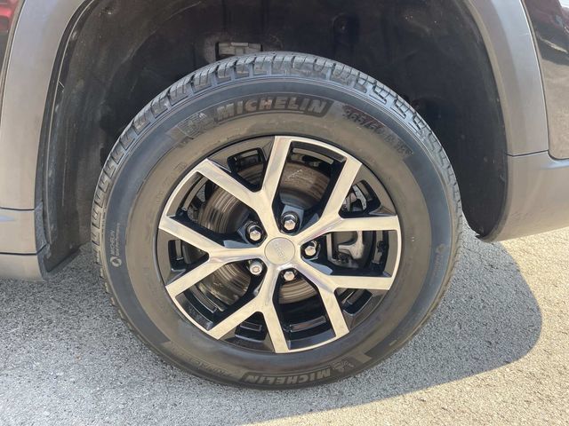 Used 2023 Jeep Grand Cherokee L Limited AWD/4WD image 11