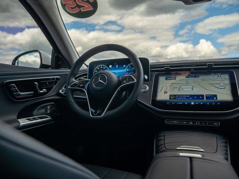 Certified 2025 Mercedes-Benz E 350 4MATIC Sedan image 17